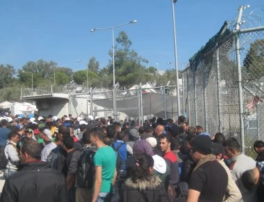 «Έσκασε» η Λέσβος και μεταφέρουν χιλιάδες αλλοδαπούς από την Μόρια στην ηπειρωτική Ελλάδα